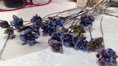 Want to know how to makes flower head pins? Click thru to get details. 